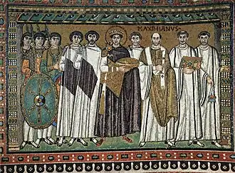 L'empereur Justinien et sa cour, Maximien est sur la droite.