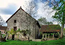 Bâtiment ancien en pierre.