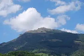 Vue de la chapelle de la Trinité depuis Ituren (Navarre)