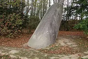 Le menhir de la Tiemblais.