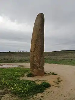 Le menhir de Outeiro au Portugal, représentant un phallus.