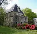 Un des deux pavillons du manoir de Keroual