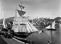 Menton, voiliers dans le port vers 1900.