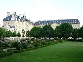 Vue du séminaire des Missions étrangères de Paris, vaste édifice avec jardin