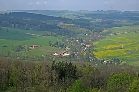 Sud-ouest du village, depuisla tour de guet sur Strážný vrch.