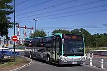Un bus de la ligne 379 à La Boursidière en 2020.