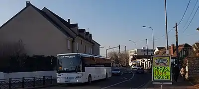 Mercedes Intouro L n°228 de Keolis Seine-et-Oise Est sur la ligne Scolaire 78 L117 à Verneuil sur Seine.