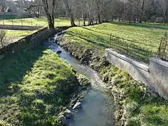 Le Merdançon à Saint-Germain-des-Prés, juste avant sa confluence avec le Ravillou.