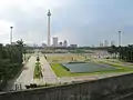 Le Monumen Nasional (« monument national ») vu de la gare de Gambir.