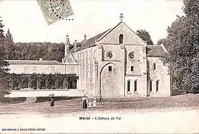 Photographie ancienne en noir et blanc de bâtiment monastiques.
