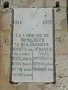 La plaque monument aux morts sur la mairie.