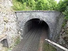 Vue de la tête du tunnel des Écomboles no 1 côté Mesnay-Arbois.