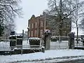 L'ancienne demeure dite « Le Castel », est aujourd’hui une école primaire.