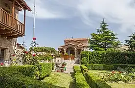 Vue des jardins du monastère.