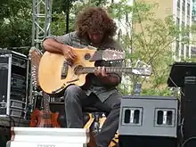 Pat Metheny et sa guitare Pikasso