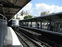 Une rame MP 89 à la station Bastille de la ligne 1, en 2006.