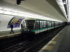 Un MP 89 à quai dans la station rénovée.