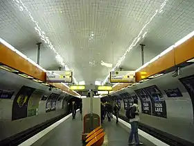 Quai commun des lignes 8 et 10, vers Créteil et Gare d'Austerlitz.