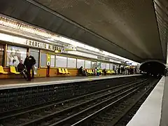 Les quais de la ligne 9.