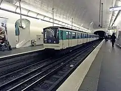 Arrivée d'un MF 67 dansla station de la ligne 3.