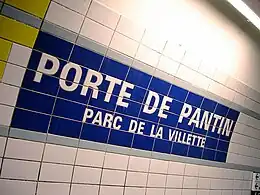 Signalétique du Métro de Paris par Adrian Frutiger, fondée sur la fonte Univers.