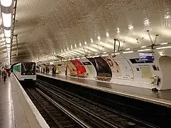 Quais de la ligne 6.