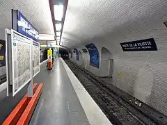 Vue d'ensemble du quai en direction de La Courneuve.