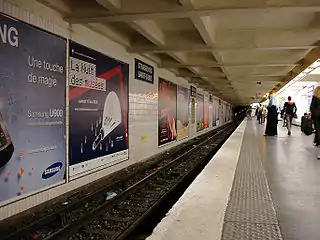 Quai de la ligne 9, direction Pont de Sèvres.