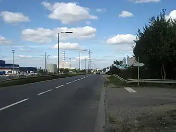 Route entre La Maxe et Metz, avec la centrale thermique EDF au fond.