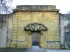 La porte de la Madeleine, à l'origine de la prison Saint-Symphorien.