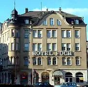 L’hôtel Foch, place Raymond-Mondon.