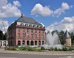 Chambre de commerce et de l’industrie de la Moselle et tour Camoufle.