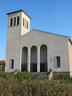 Vue sur l'église Saint-Bernard.