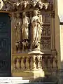 Statues situées à l'ouest du portail principal