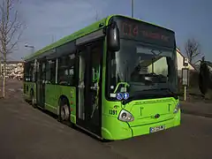 Un midibus Heuliez GX 127 en livrée "vert" au terminus de la ligne C14 à Moulins-lès-Metz.