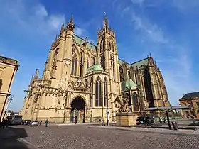 La cathédrale vue de la place d'Armes.