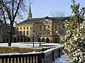 Opéra-théâtre de Metz et place de la Comédie, vue sous la neige avec en arrière-plan la flèche du temple de Garnison