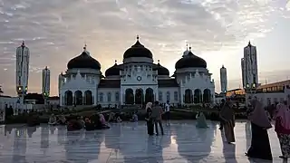 Vue de la Grande Mosquée Baiturrahman.