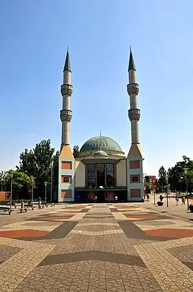 mosquée avec deux tours