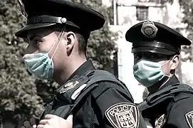 Policiers mexicains lors de l'épidémie de grippe H1N1 (2009).