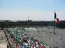 Vue du Zocalo avec en fond le Palais national