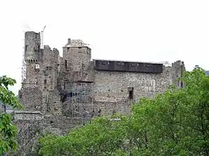 Le château vu de Pont-de-Labeaume.