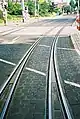 Branchement de type tramway : il est intégré dans la chaussée permettant la circulation automobile sur la même plateforme.