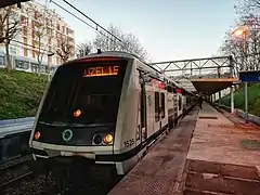 Le MI 2N n°1525/6 entrant en gare de Cergy-Saint-Christophe.