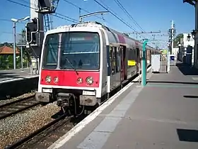 Rame MI 79 arrivant en gare depuis le nord-est de la ligne.