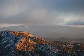 Vue de Mica Mountain dans les nuages depuis Windy Point.