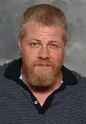 Michael Cudlitz interprète Mark Rawls.