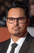 Michael Peña dans le rôle du major Rick Martinez.