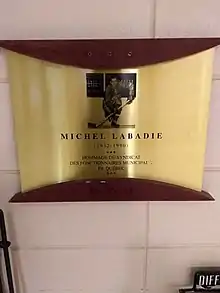 Description de l'image Michel Labadie - Plaque commémorative.jpg.