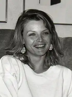 Michelle Pfeiffer ici en 1985, est l'interprète de Elvira Hancock dans Scarface (1983)